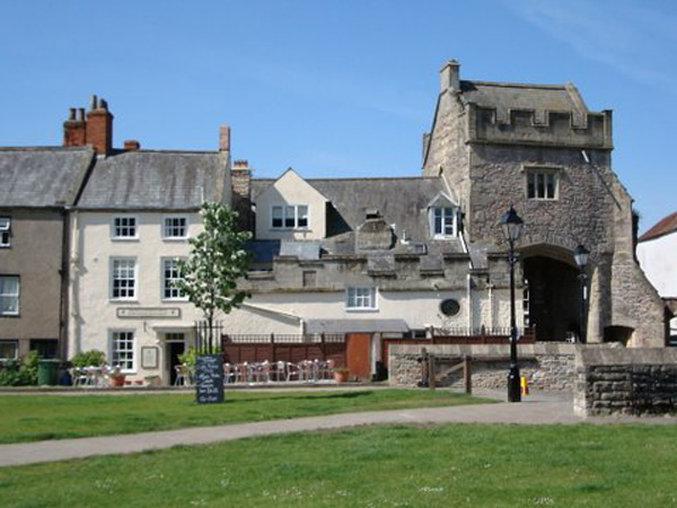 The Ancient Gatehouse & Rugantino Restaurant Hotel เวลส์ ภายนอก รูปภาพ